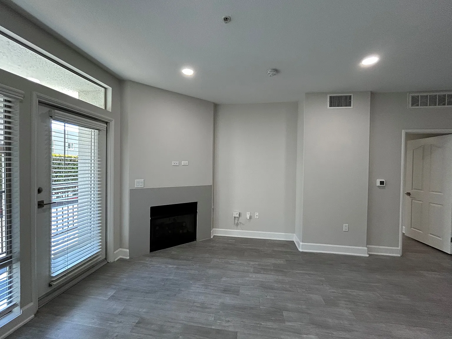 1 bed, 810 sqft, $3,506 — Photo 4