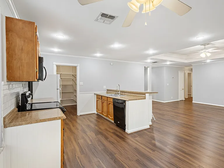 4823 Blue Heron St — Photo 6