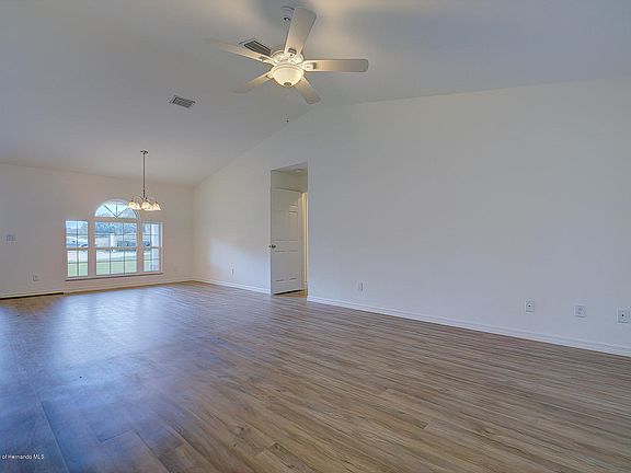 5th image of 177 N Crestwood Ave