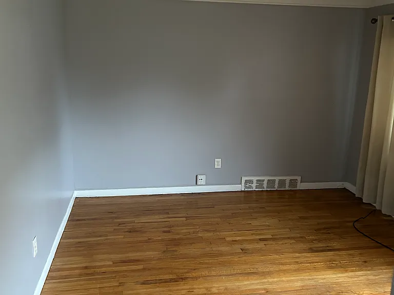 29499 Birchwood St — Photo 5