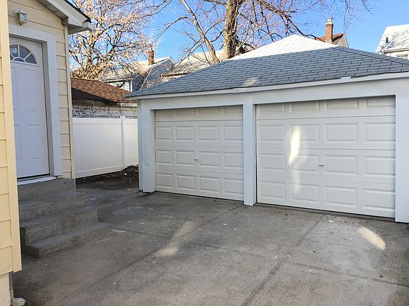 5th image of 209-51 112rd
