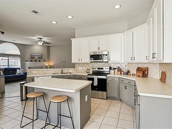 2nd image of 5710 Shady Hollow Ct