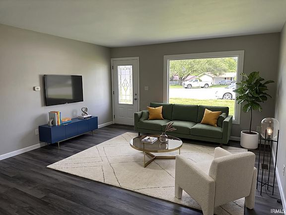4th image of 906 Rosewood Dr