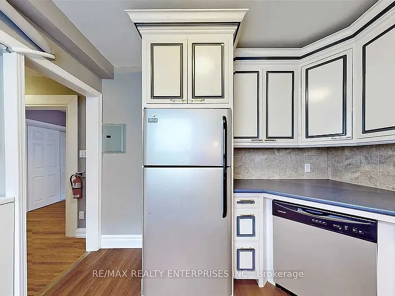 255 Lakeshore Rd E #A — Photo 7