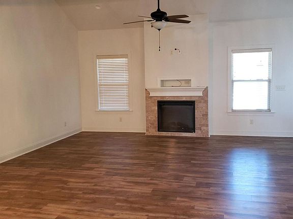 5th image of 99 Brownstone Dr