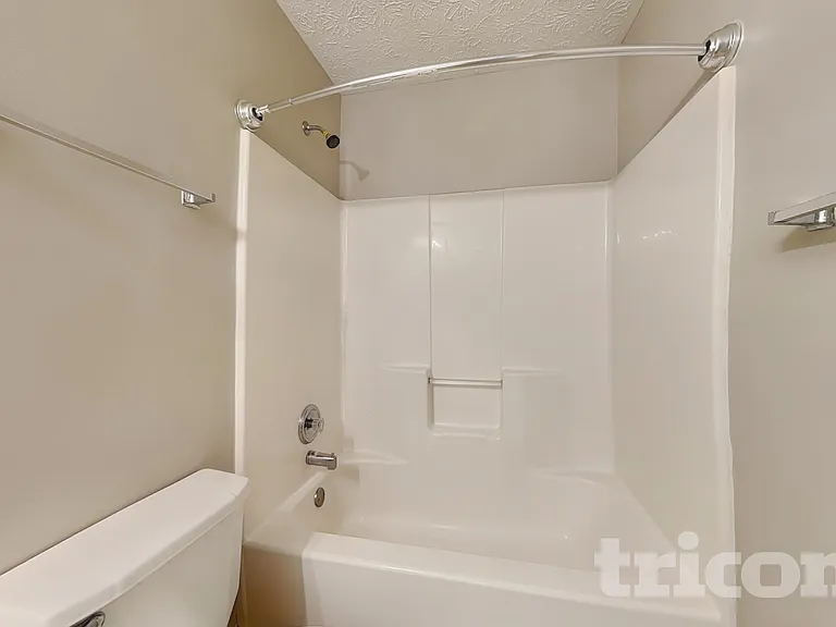 4586 Darrowby Dr — Photo 14