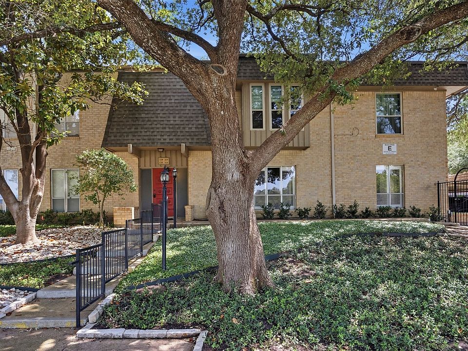1st image of 4320 Bellaire Dr S APT 225W