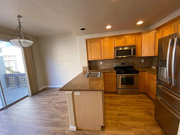 5th image of 401 Camille Cir