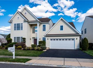 1 Doral Dr #1, Monroe, NJ 08831