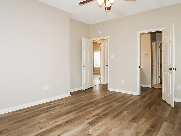 600 Ashley Glen Cir W — Photo 10