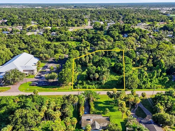 320 W Mariana AVE, NORTH FORT MYERS, FL 33903