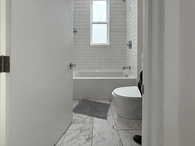 2528 N 9th St #C04 — Photo 11