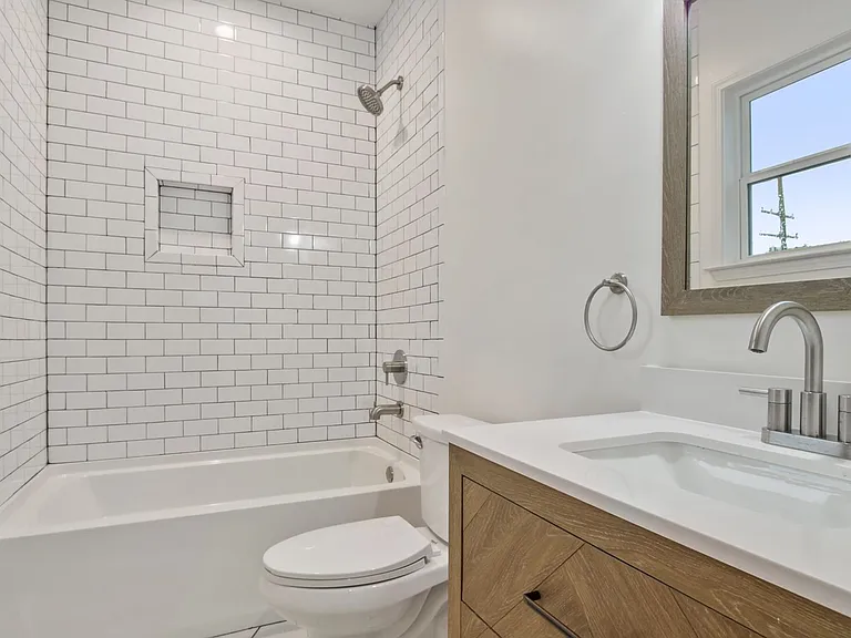 1510 S Robertson — Photo 11