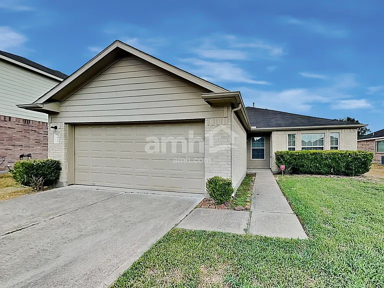 3919 Hawthorn Glen Ct — Photo 1