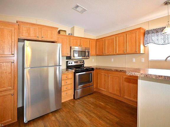 4th image of 3943 Dewberry Ln