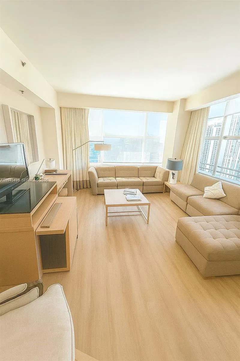 Building Photo - 1395 Brickell Ave #2701
