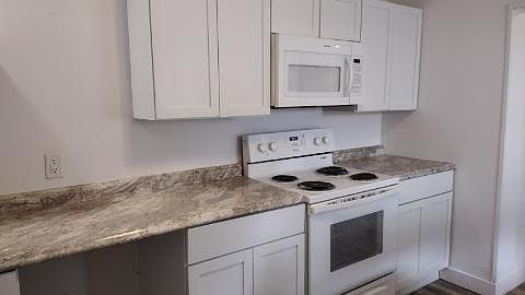 1st image of 206 S Oak St