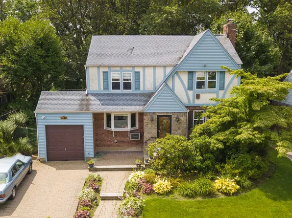 22066 77th Ave, Flushing, NY 11364