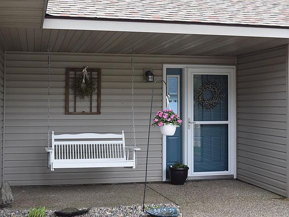 2nd image of 1225 Carpenter Pl NE