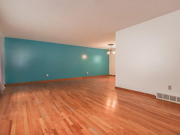 3rd image of 6139 Stafford Dr