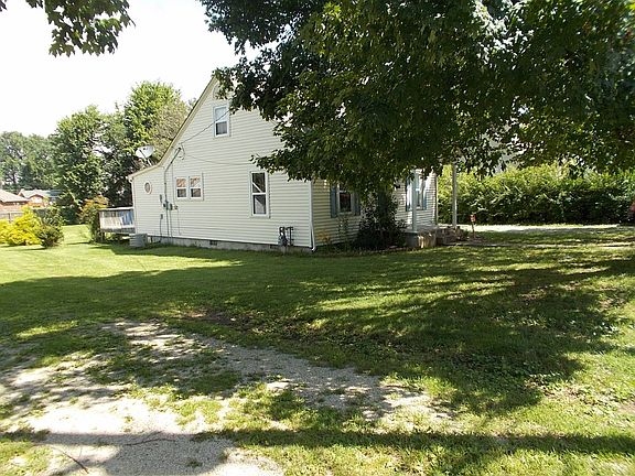 3rd image of 419 W Maple Ave