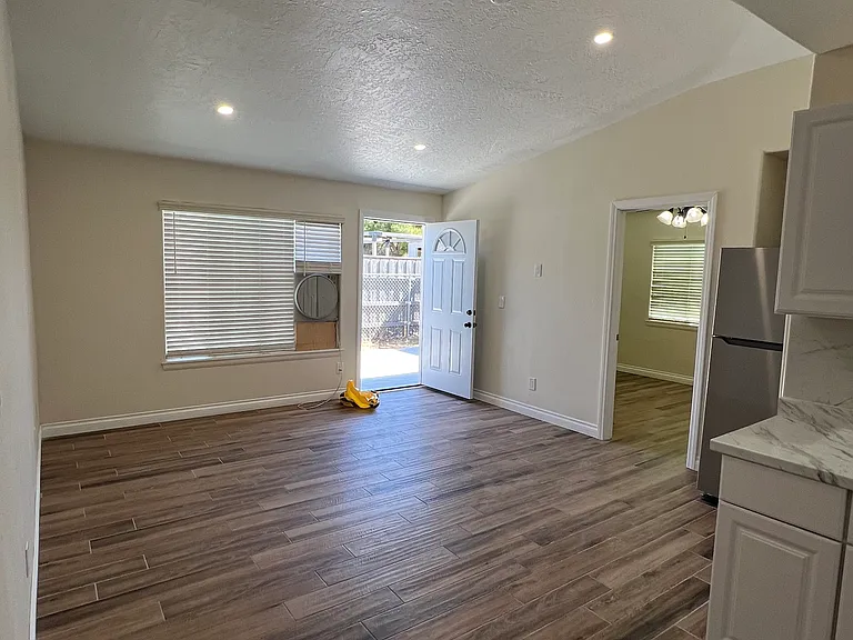 7504 Newhall Ave — Photo 9