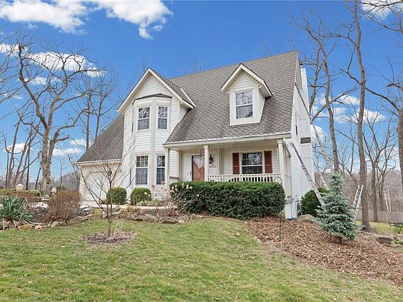 2nd image of 10913 Oak Dr