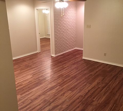 3rd image of 720 Hillcrest Ct