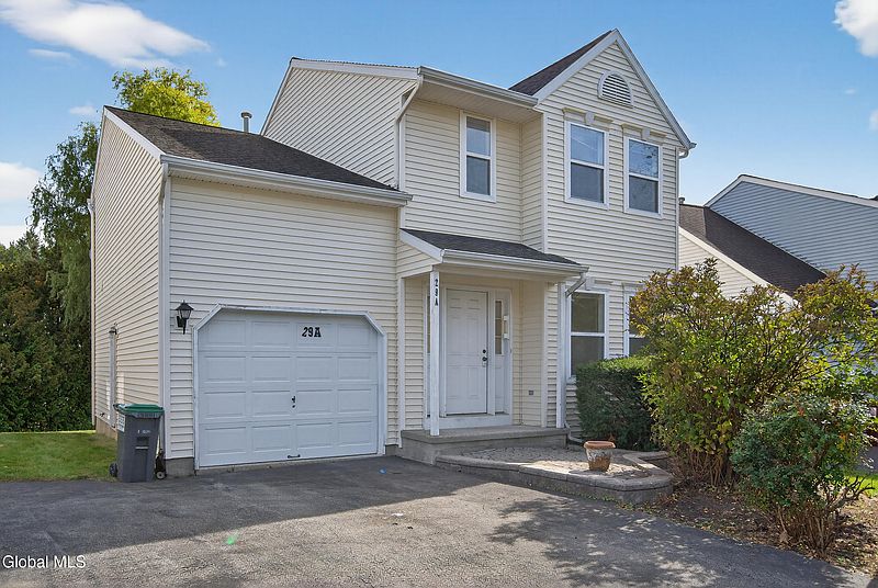 3rd image of 29A Mapleridge Avenue