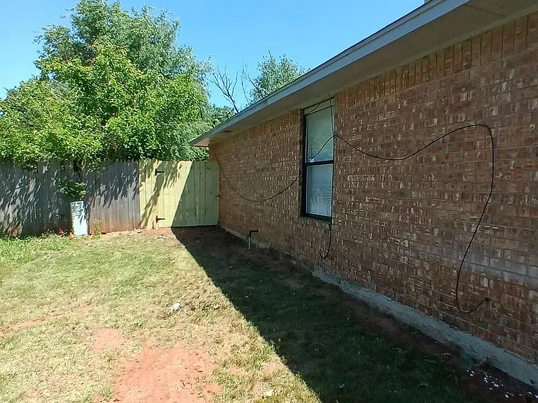 1020 N Spencer Rd — Photo 17