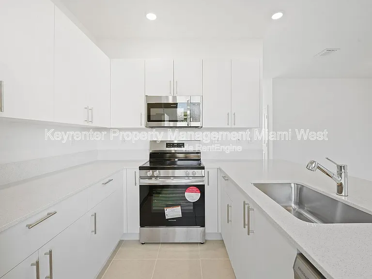 1385 SE 7th Ter — Photo 10
