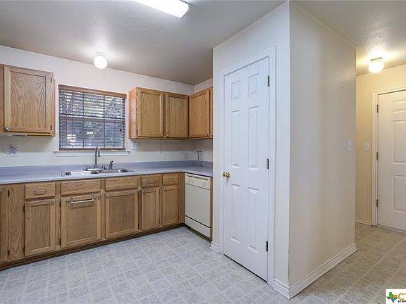 3rd image of 628 Clyde Ct