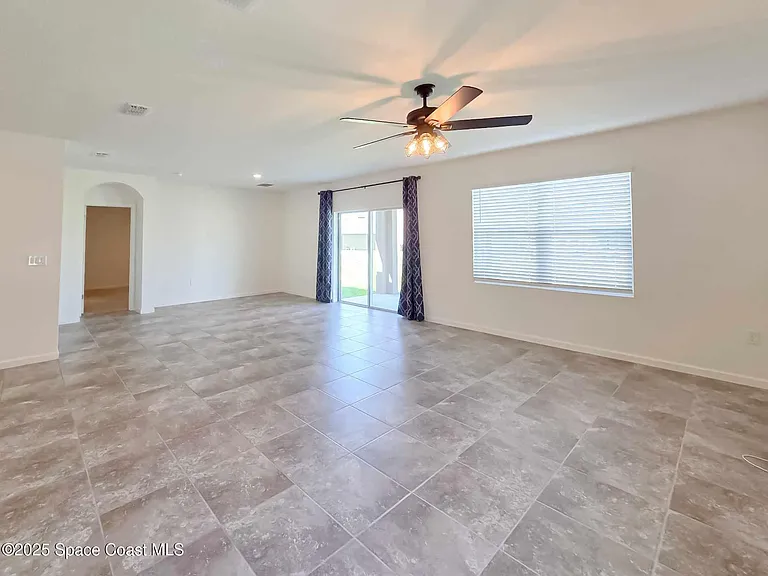 287 Guinevere Dr SW — Photo 8