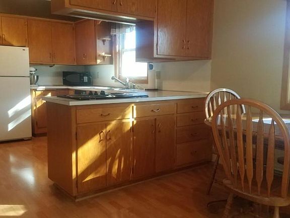 4th image of 405 Playhouse St E