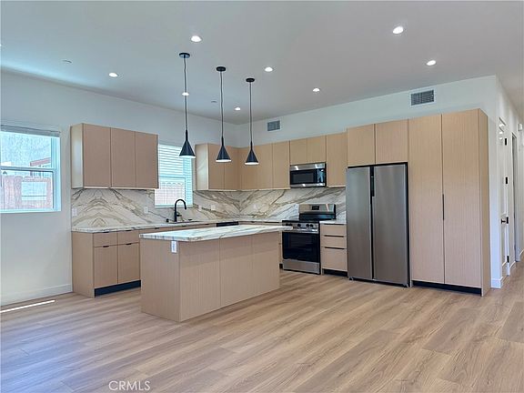 3rd image of 4121 Lafayette Pl #A