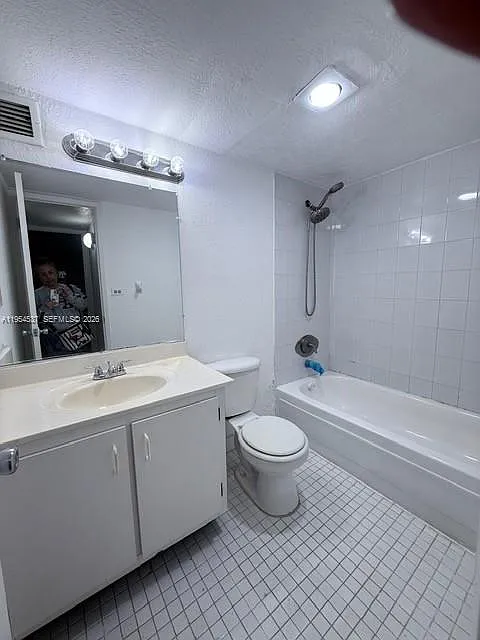 Building Photo - 4550 NW 9th St #812E
