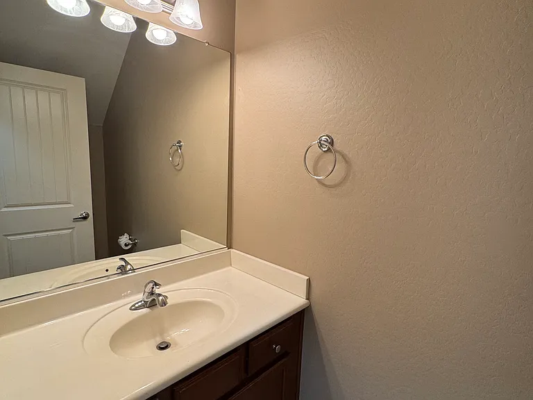 1115 E Cedar St — Photo 24