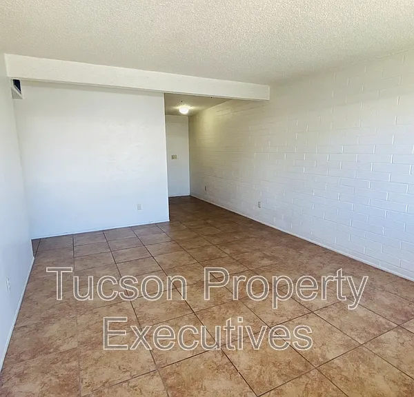 4239 E Lee St — Photo 12