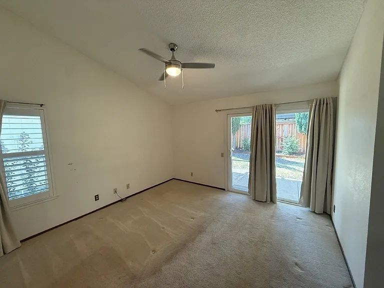 467 Lupine Cir — Photo 43