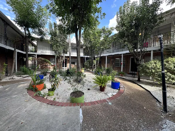 1023 Lyndon St, Houston, TX 77030