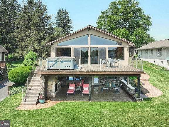 4th image of 430 Lake Meade Dr