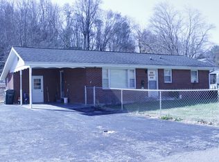 422 Barker Ln, Bristol, VA 24201