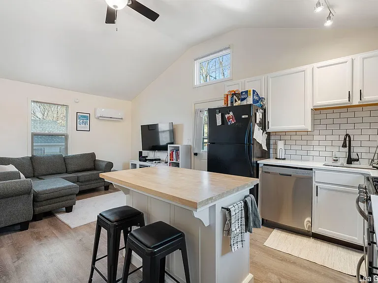 32 S Fremont St NE #32 — Photo 6