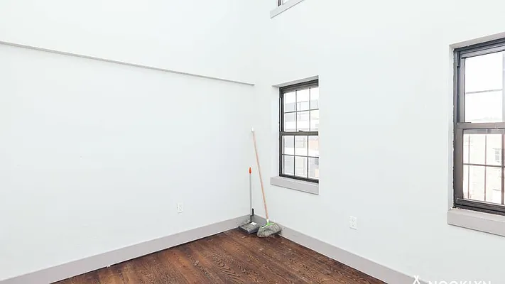 Rented by Nooklyn NYC LLC | media 54
