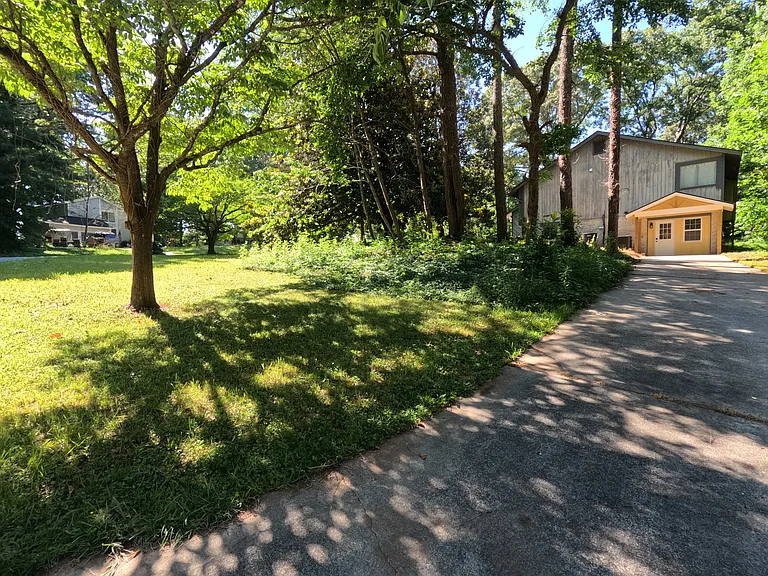 Private Driveway Access & Yard