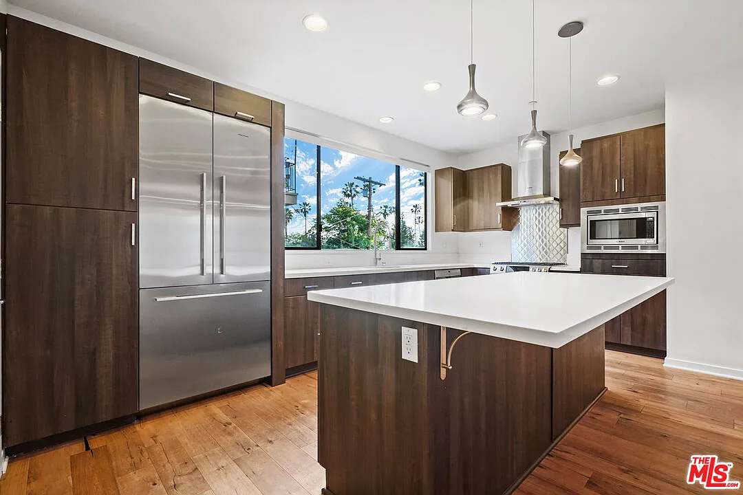 3 bed, 3.5 bath, 2184 sqft, $6,700 — Photo 1