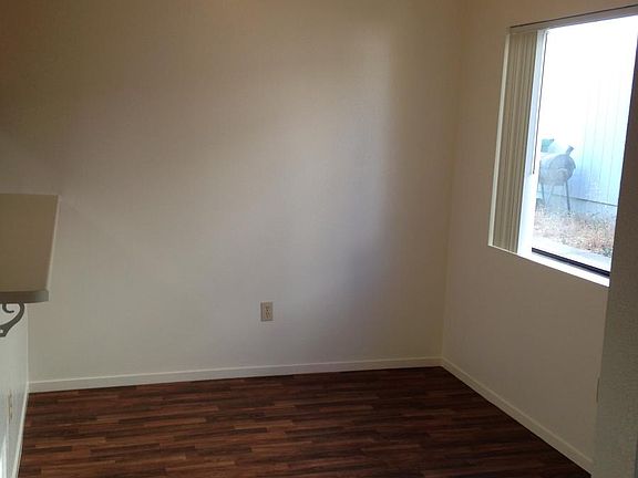 4th image of 324 Tedford Ave