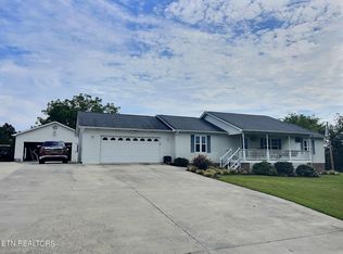 268 Gail Ln, Jacksboro, TN 37757