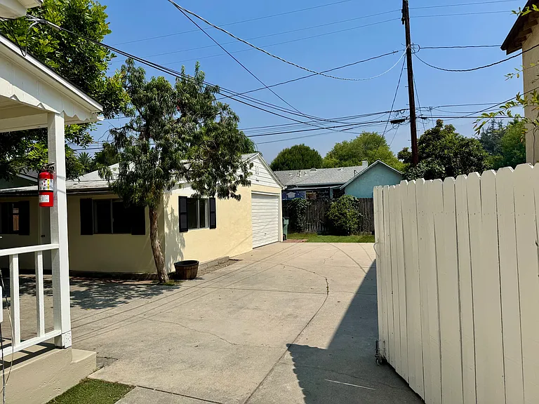 La Tierra St — Photo 6
