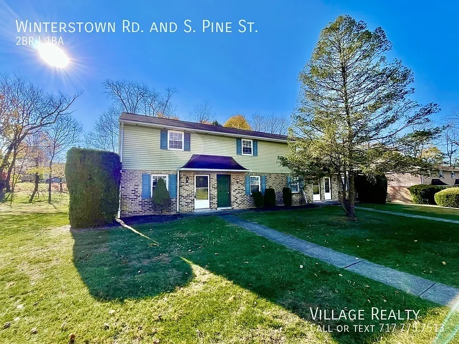 End Unit! New kitchen and flooring! Large 2-Bedroom Townhome in Red Lion with Patio, W/D hookups,... — Photo 1